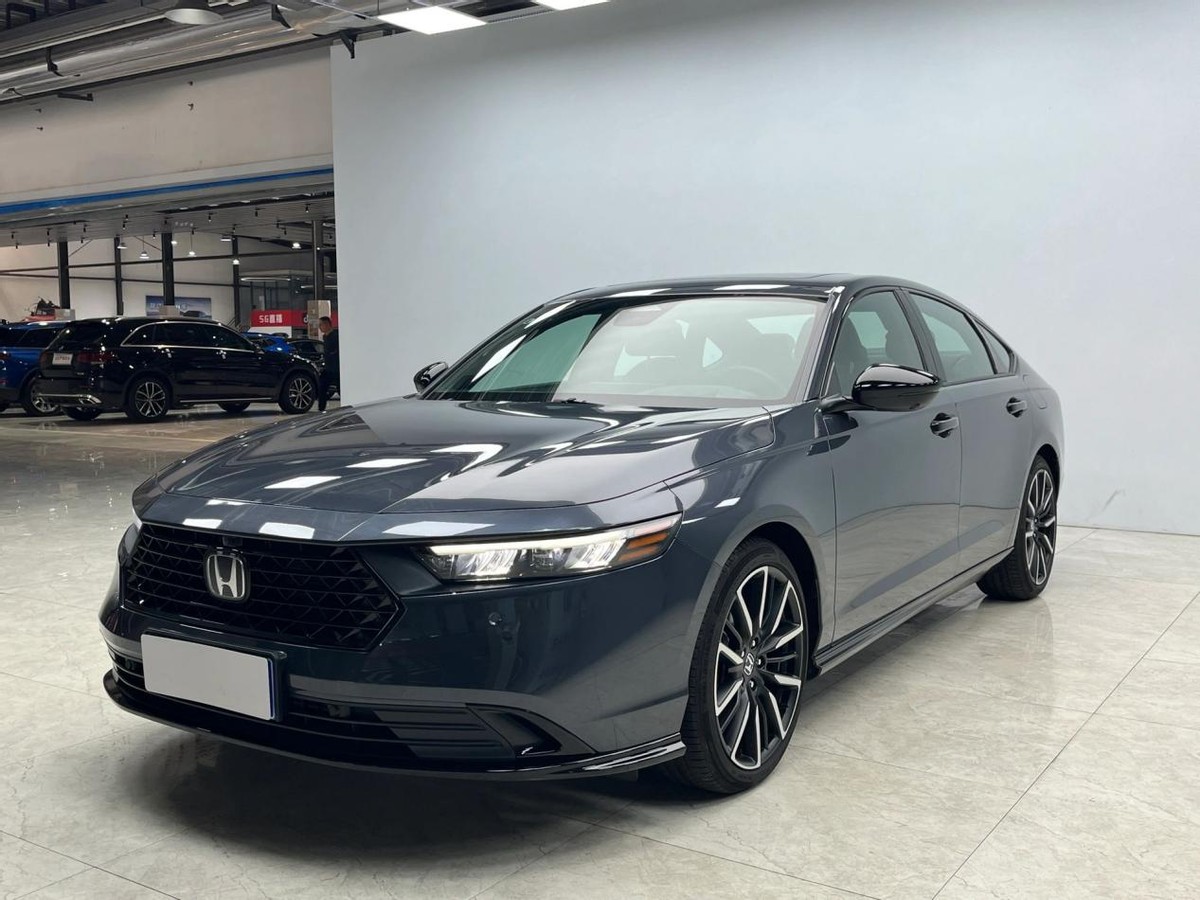 帕萨特2024款上市20万预算看雅阁已经过时了