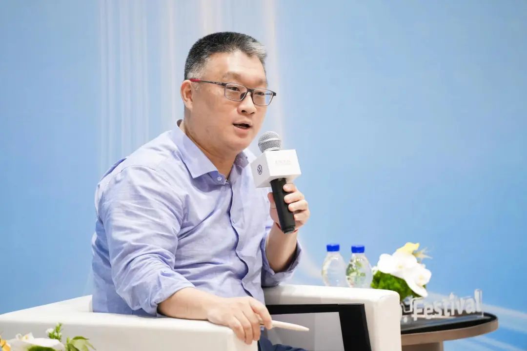 显然,贾健旭被委以重任,一方面是因其在上汽延锋表现出色,另一方面则