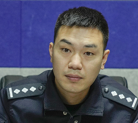 恩施一刑侦队长上班时间就是看银行账单……|派出所_新浪财经_新浪网