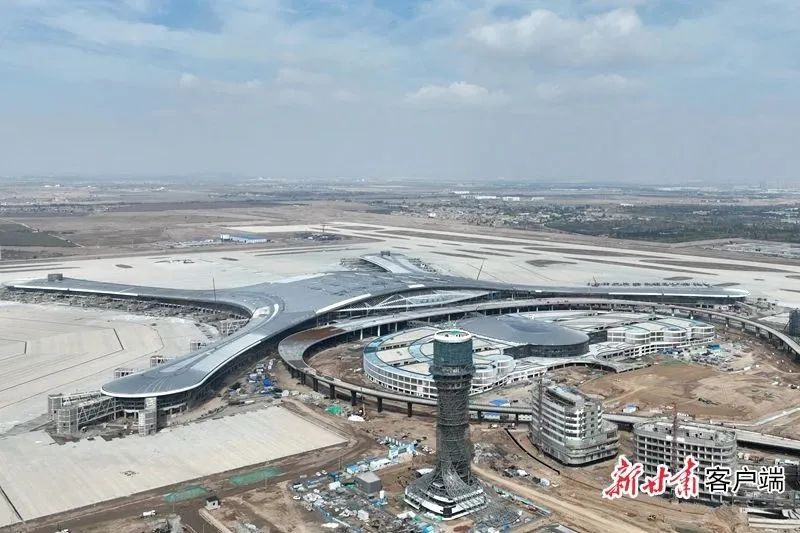 兰州中川国际机场三期扩建工程建设现场.
