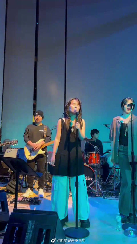 张钰琪这一次的线上演唱会给我们带来很多惊喜呢……|张钰琪|演唱会|伯克利_新浪新闻