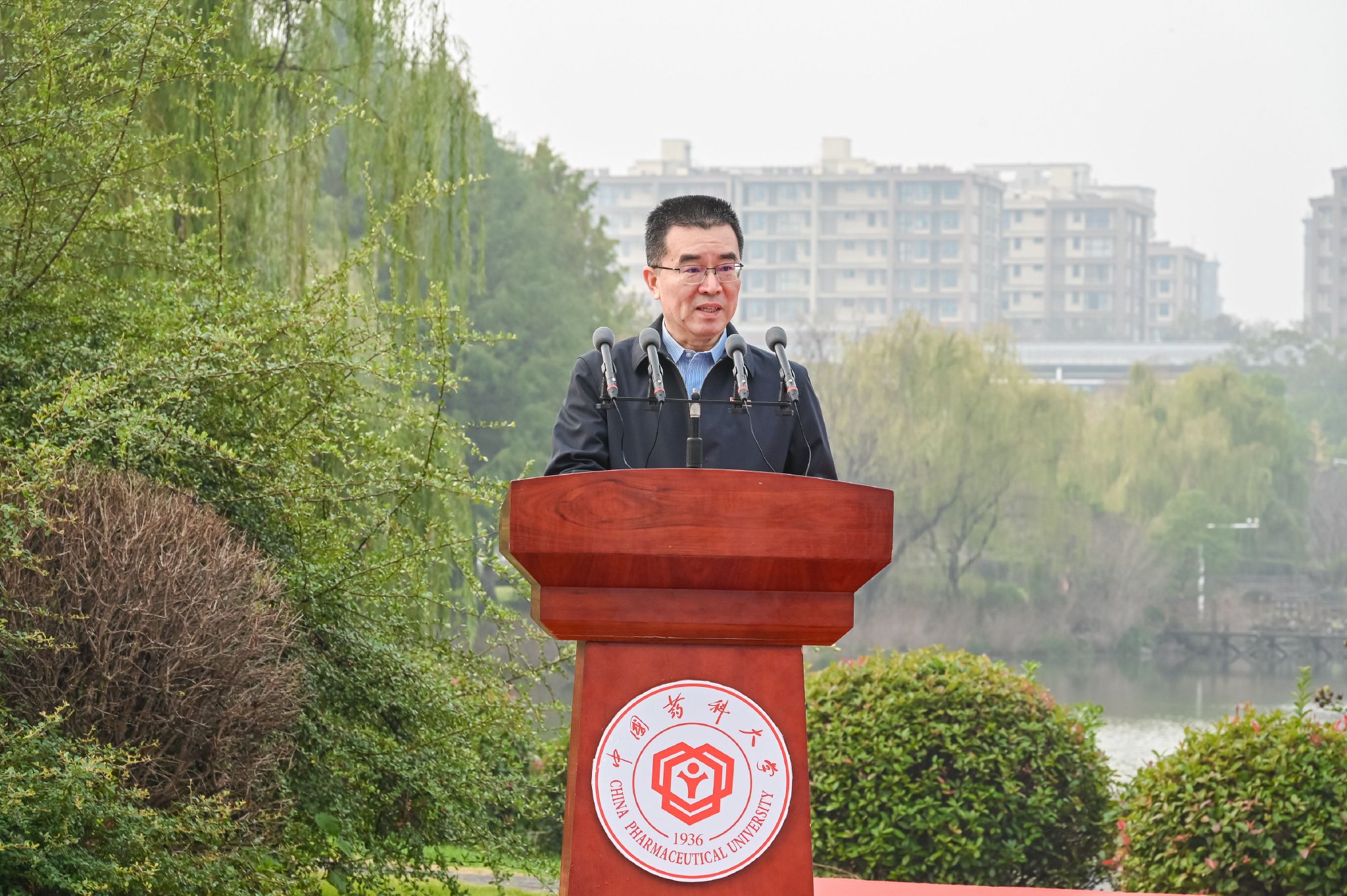 中国药科大学党委书记金能明在该校建校87周年纪念活动中讲话