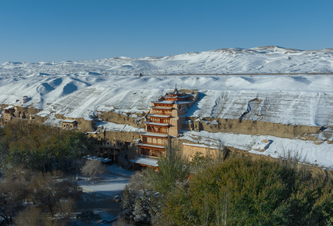 敦煌莫高窟雪景航拍.图片来源:敦煌研究院