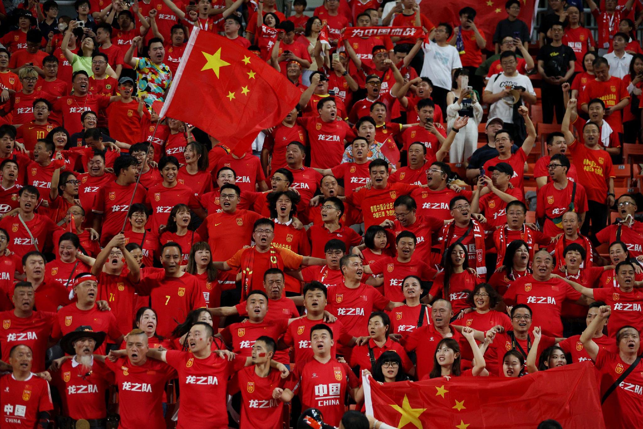 现场的中国球迷.