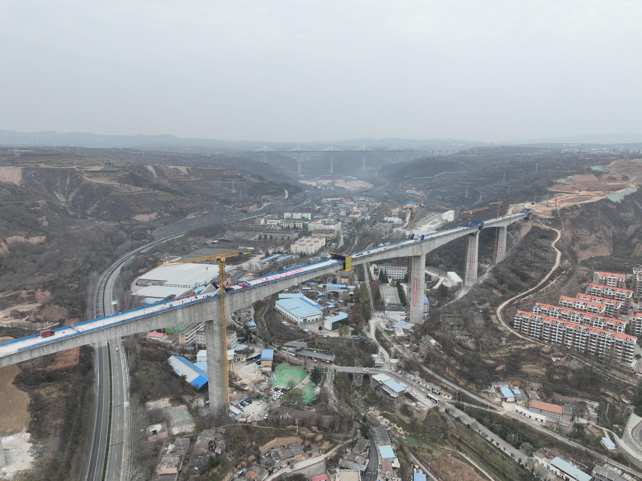 西延高铁王家河特大桥主桥成功合龙|高铁_新浪财经_新浪网