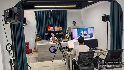 海润电商基地为入驻企业提供的共享直播间,郑玮/摄