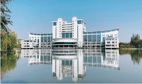 湖北工程学院图书馆. 资料图