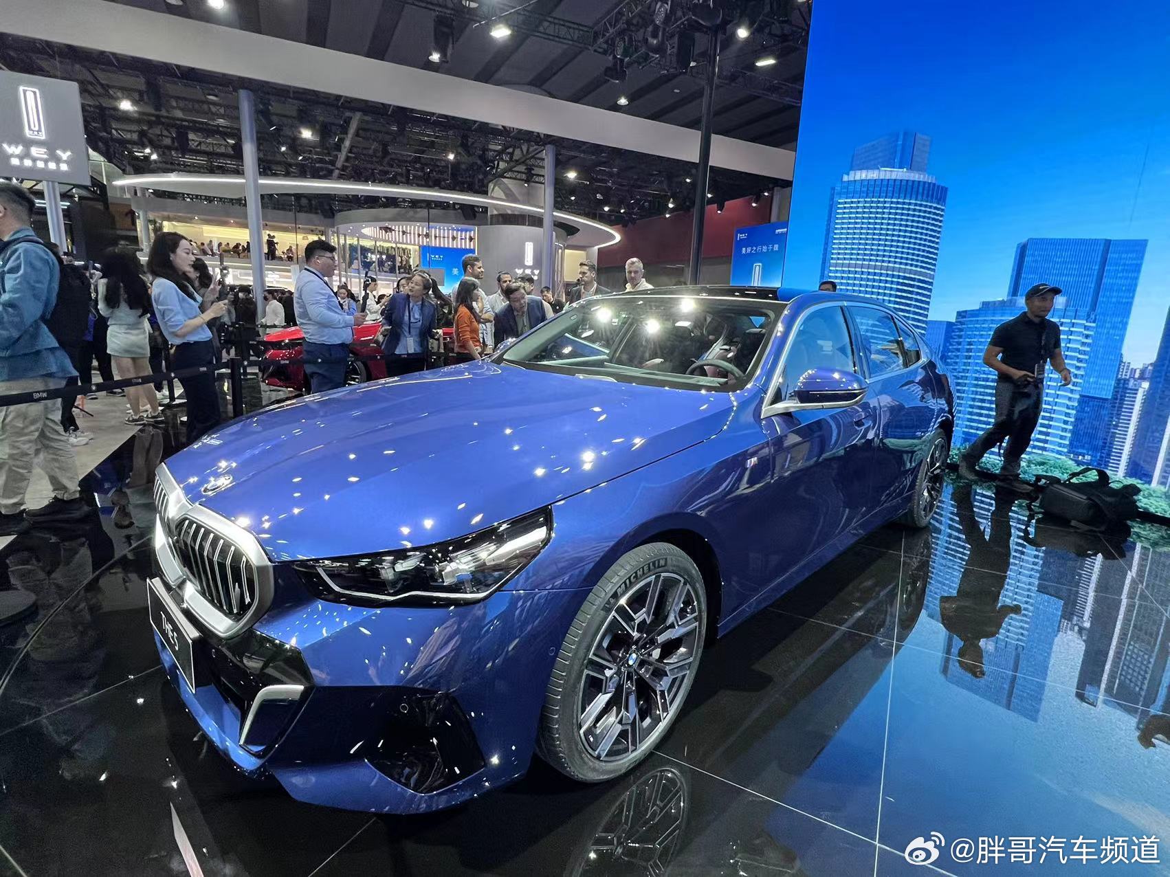 新款5系外观方面,延用海外版造型,前脸造型相比于现款5系……-新浪汽车