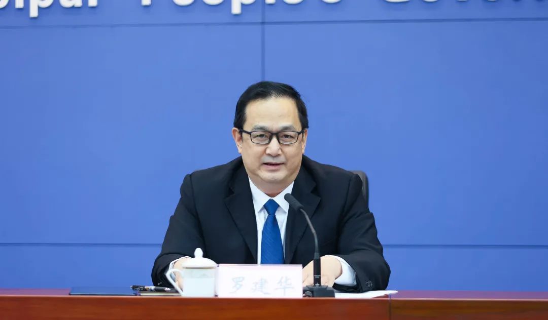 罗建华介绍有关情况 李聪冲 摄