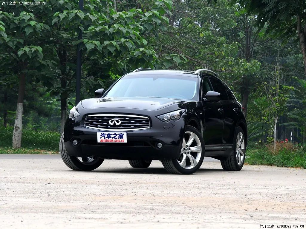 英菲尼迪fx35,原装进口身份,10款二手价格已经进入10万元以内,相较于