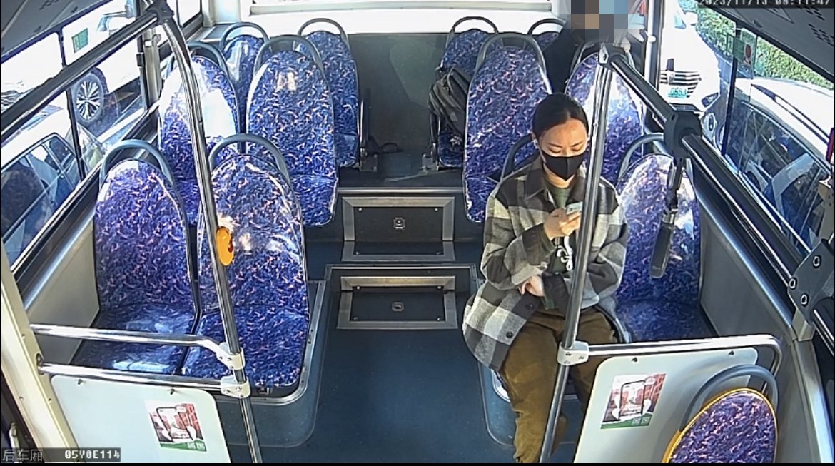 小伙公交车上拉大便,公交公司:乘客如有内急可与驾驶员商量就近下车