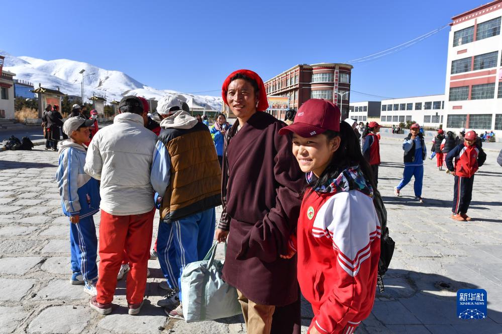 斯曲卓玛:我的学校我的家|卓玛_新浪新闻