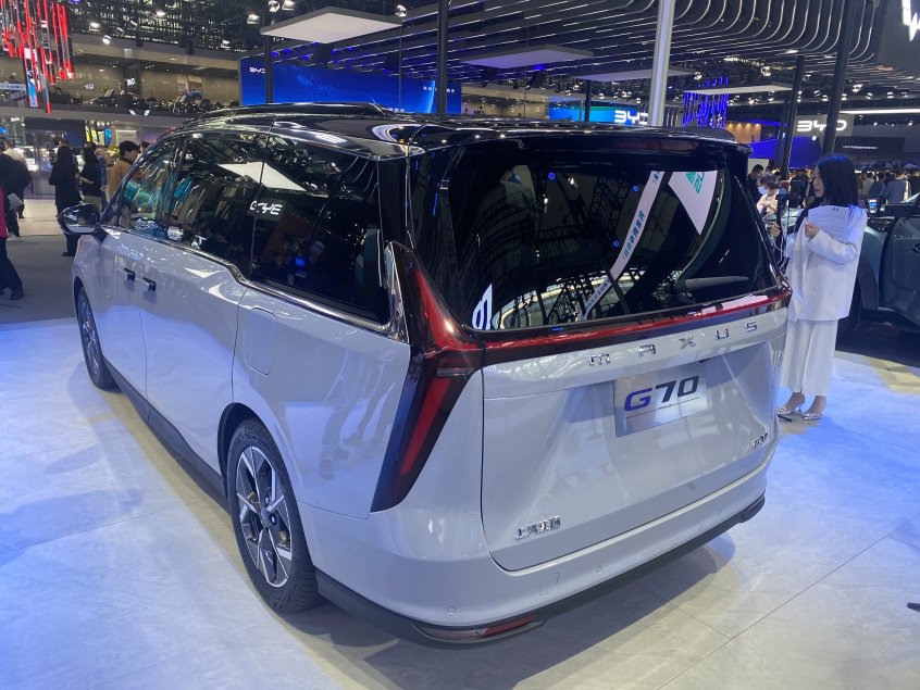 定位中型mpv上汽大通g70亮相广州车展