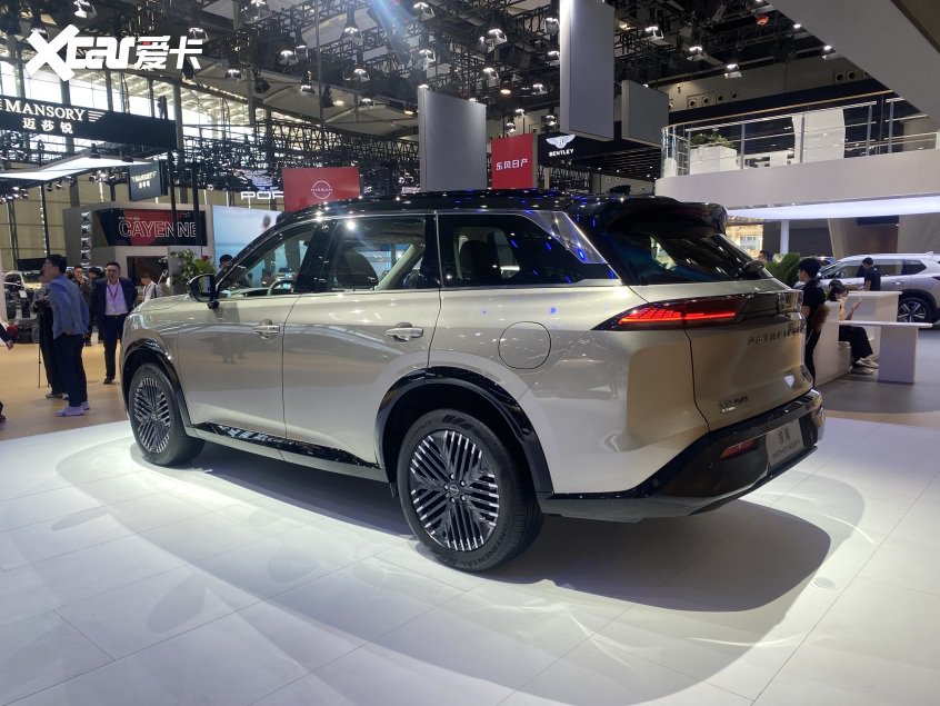 6座大家庭旗舰suv东风日产探陆亮相