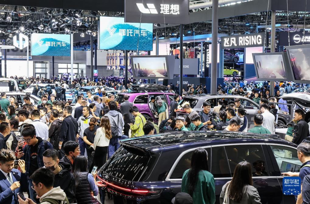 在11月17日开幕的第21届广州国际汽车展览会上,自动驾驶技术的最新