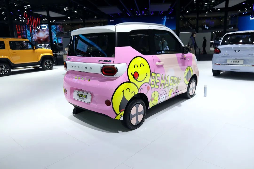 续航提升带快充第三代五菱宏光miniev马卡龙亮相