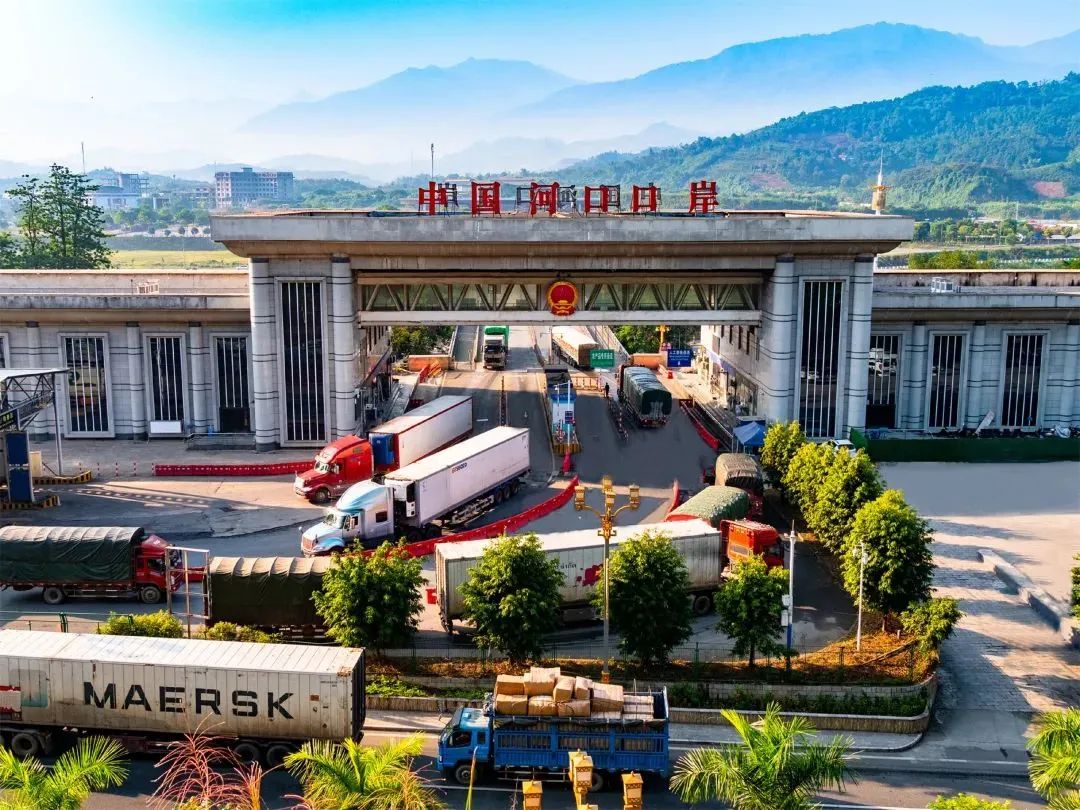 繁忙的河口口岸 图源:云南红河发布