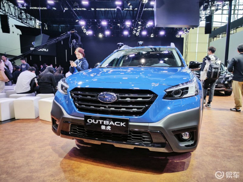 5i awd旷野限定版eyesight采用专属旷野蓝车身颜色,车内采用黑色纳帕