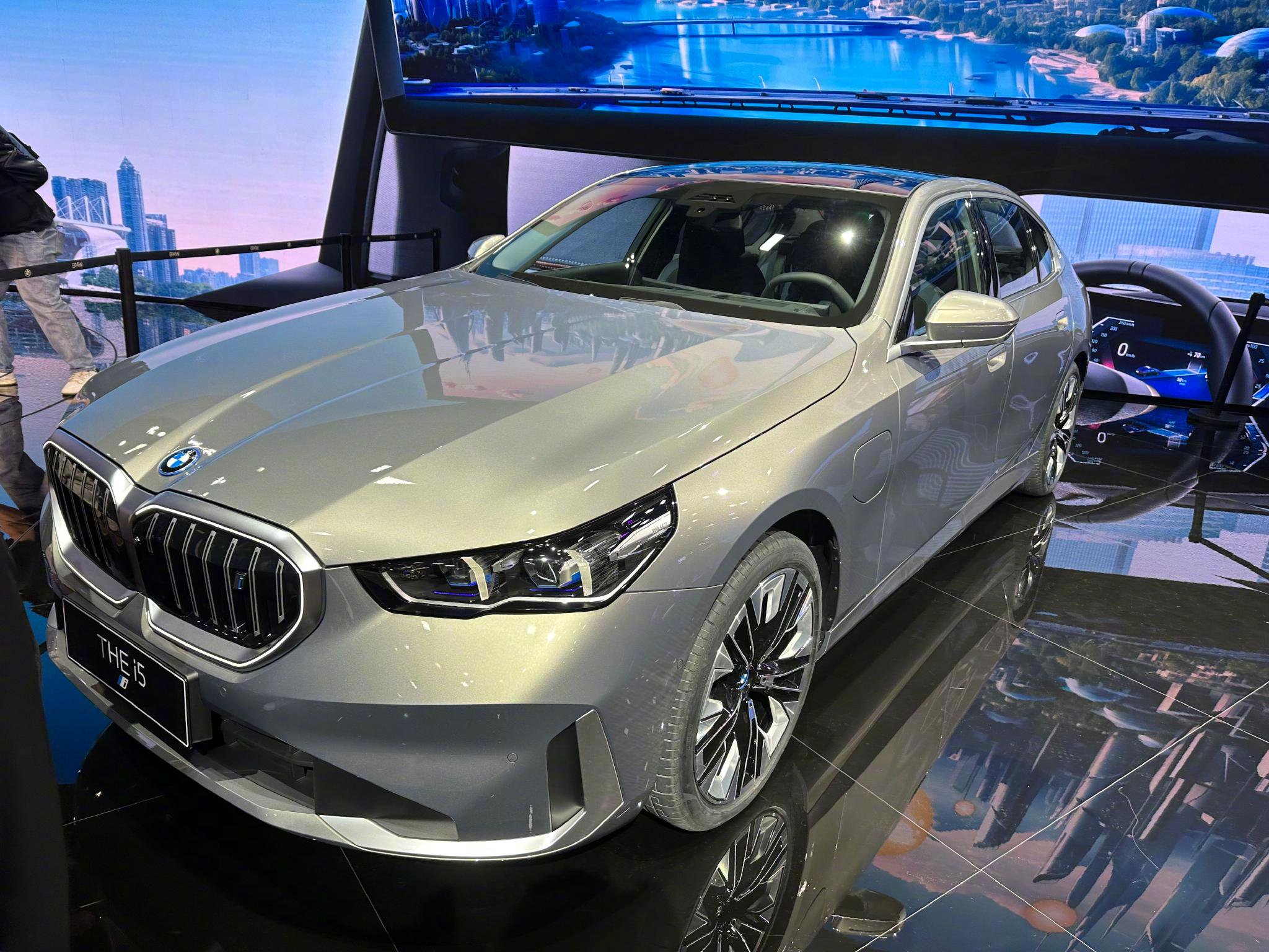 宝马全新5系长轴距版以及全新i5长轴版在