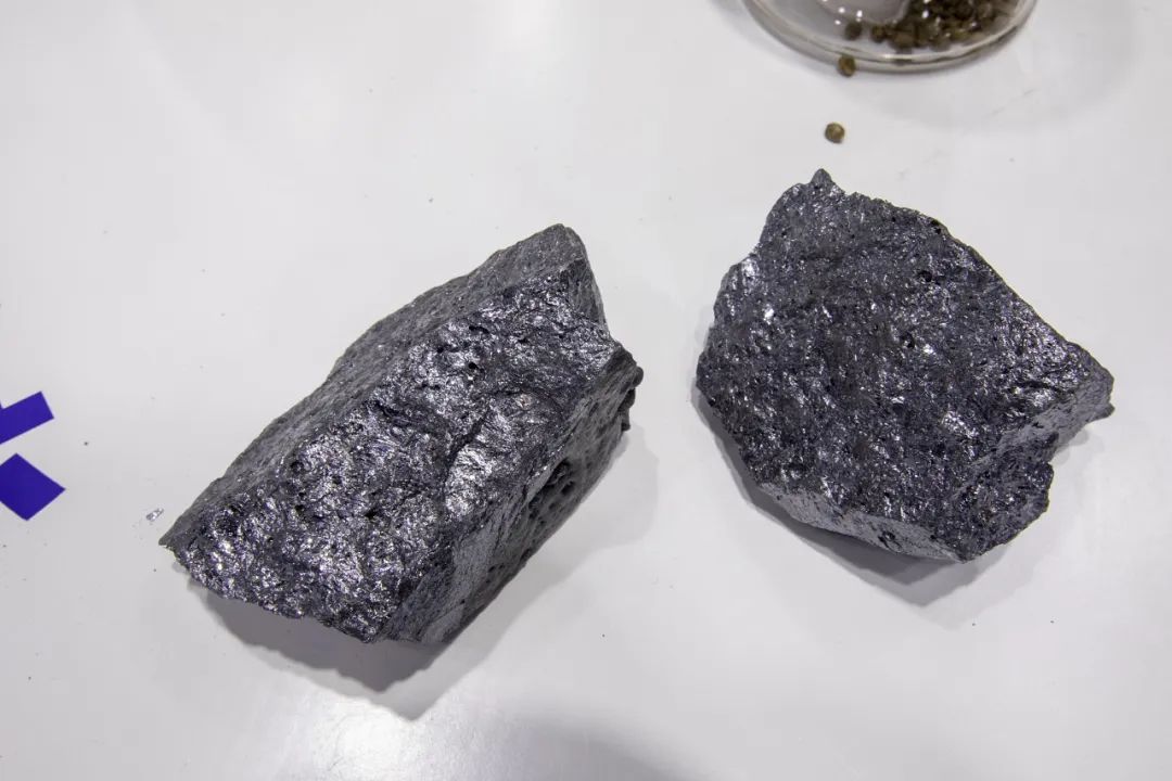 合盛硅业的工业硅产品/图源:视觉中国