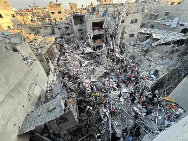 11月18日，加沙地带杰巴利耶难民营遭到以色列轰炸 图源：IC photo