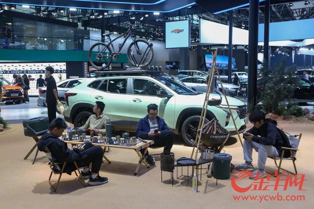 广州车展上的市民这样说