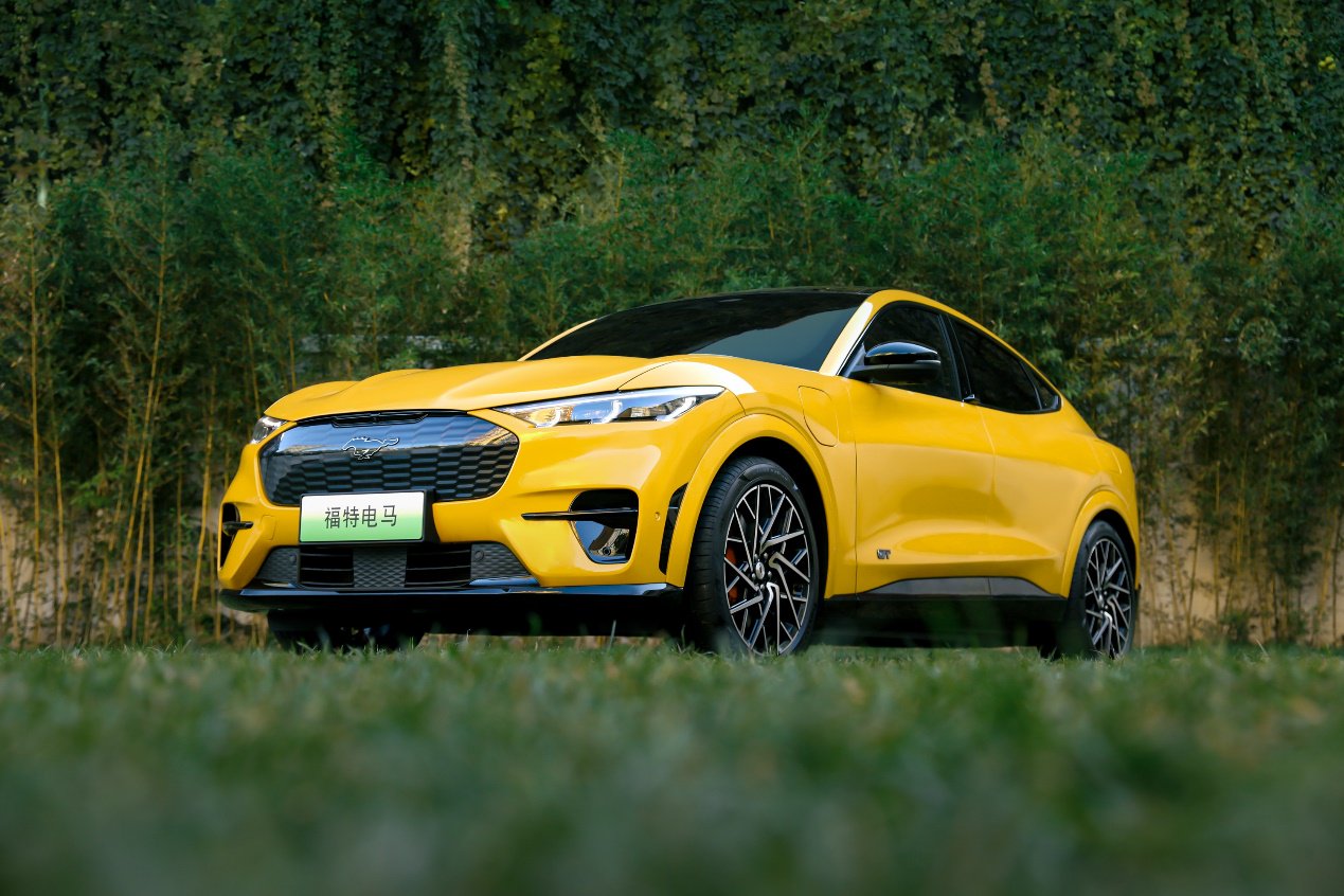 带来赛道级驾控体验2024款福特电马亮相广州车展