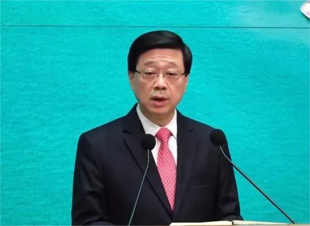 21日,香港特区行政长官李家超在行政会议前见记者 图自 香港点新闻