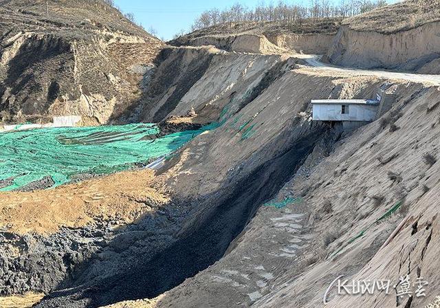 超矿区范围堆放？陕西子长一煤矿露天堆放煤矸石污染环境|子长_新浪财经_新浪网