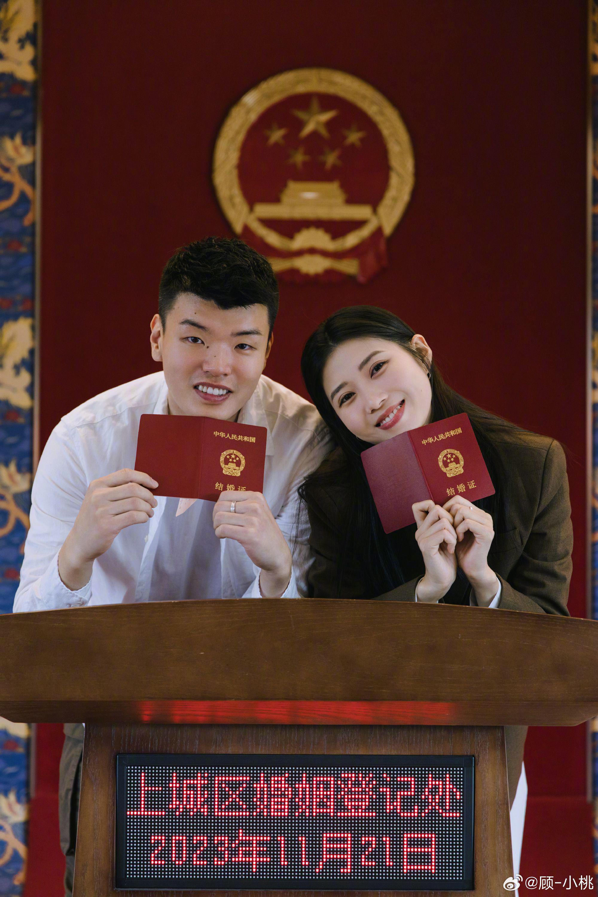 羽毛球国手王懿律领证了!|王懿|国手|羽毛球|王懿律|男孩儿_新浪新闻