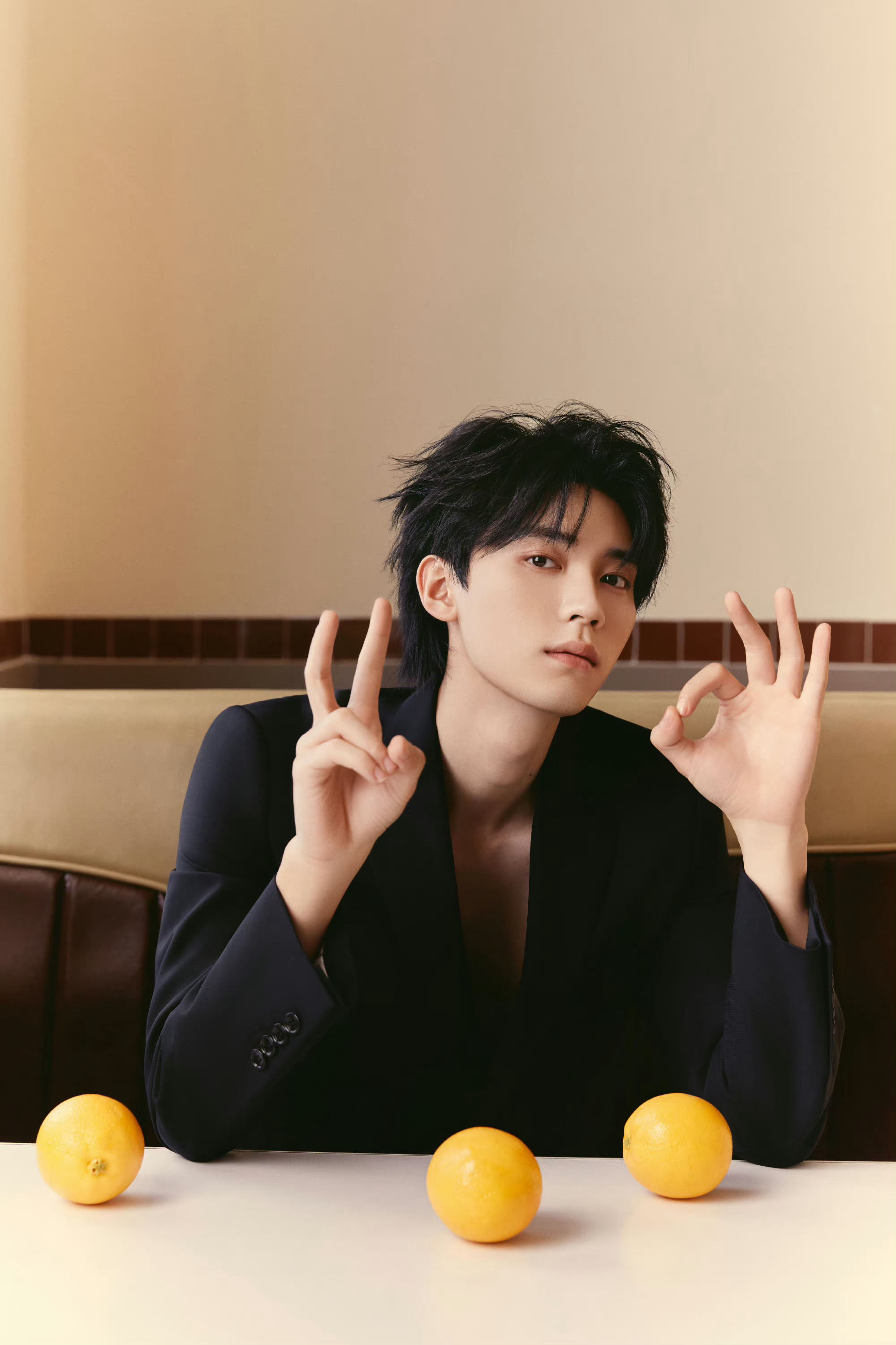 祝福周翊然生日快乐,新的开始精彩纷呈,演员之路璀璨缤纷|周翊然_新浪新闻