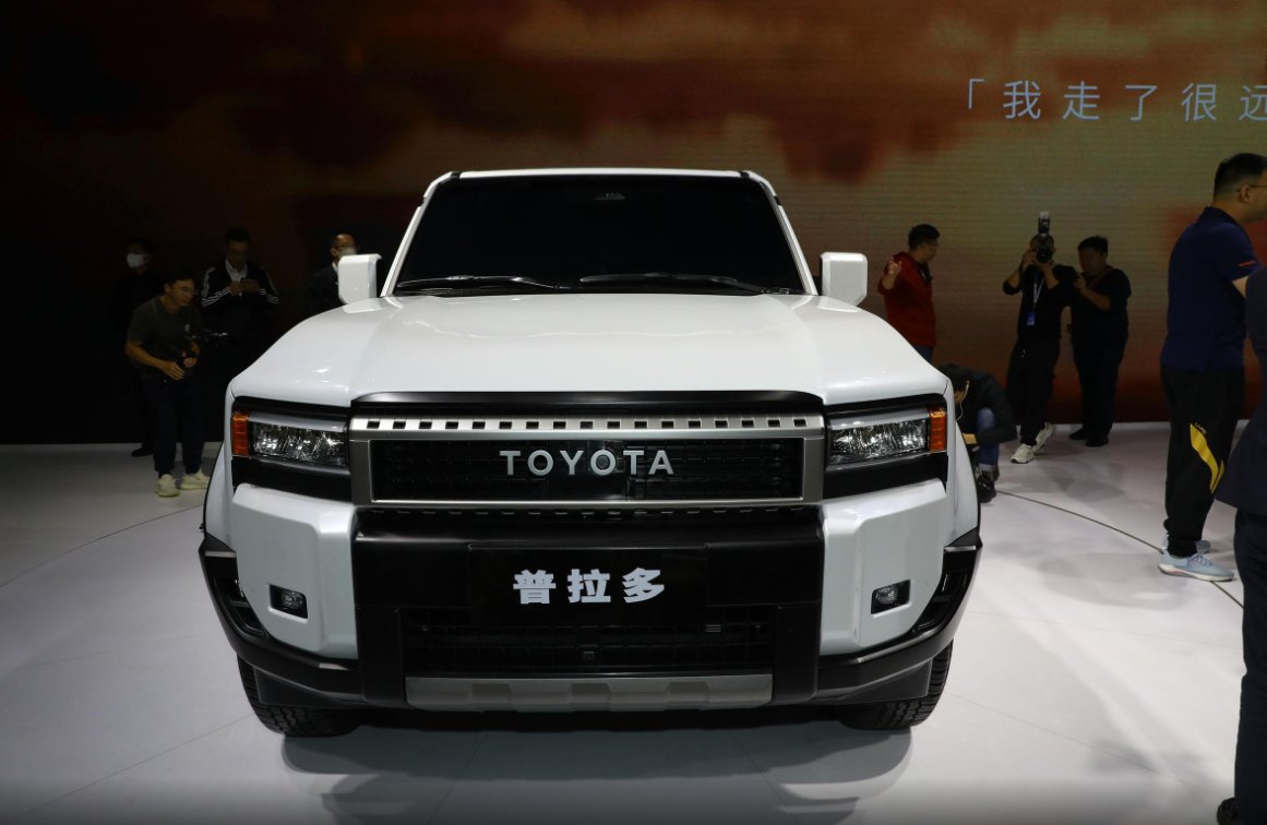 越野老炮回归全新普拉多亮相车展外观复古配24t混动