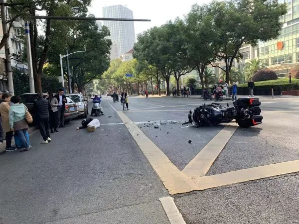 上海今天早上车祸图片