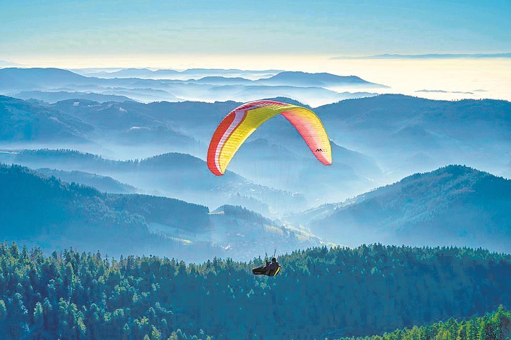 户外滑翔伞运动