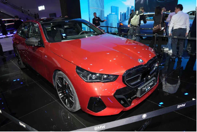 mega再看宝马,作为bba三大豪华品牌中电动化走得最快的品牌,全新bmw 5