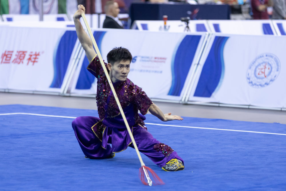 最终,他获得男子枪术冠军.新华社发(田丹 摄)