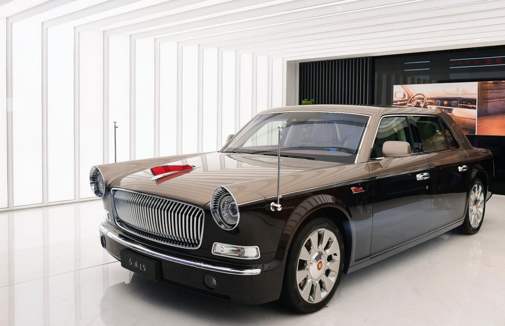 红旗l5汽车在长春汽博会上亮相.新华社发(林宏摄)