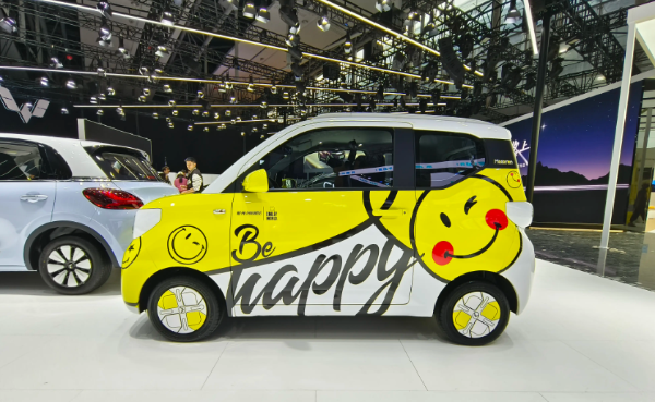 造型外观大变样五菱宏光miniev第三代马卡龙亮相广州车展