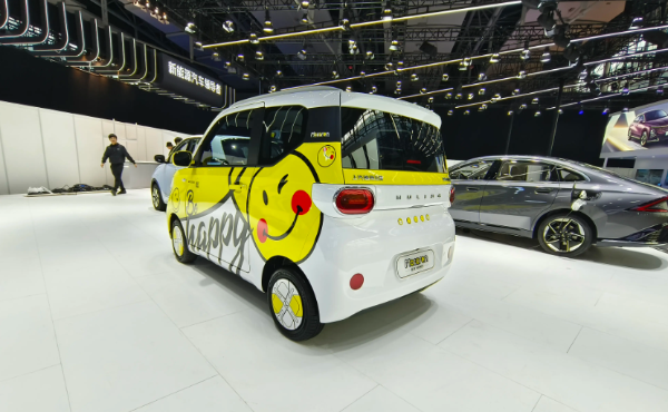 造型外观大变样五菱宏光miniev第三代马卡龙亮相广州车展