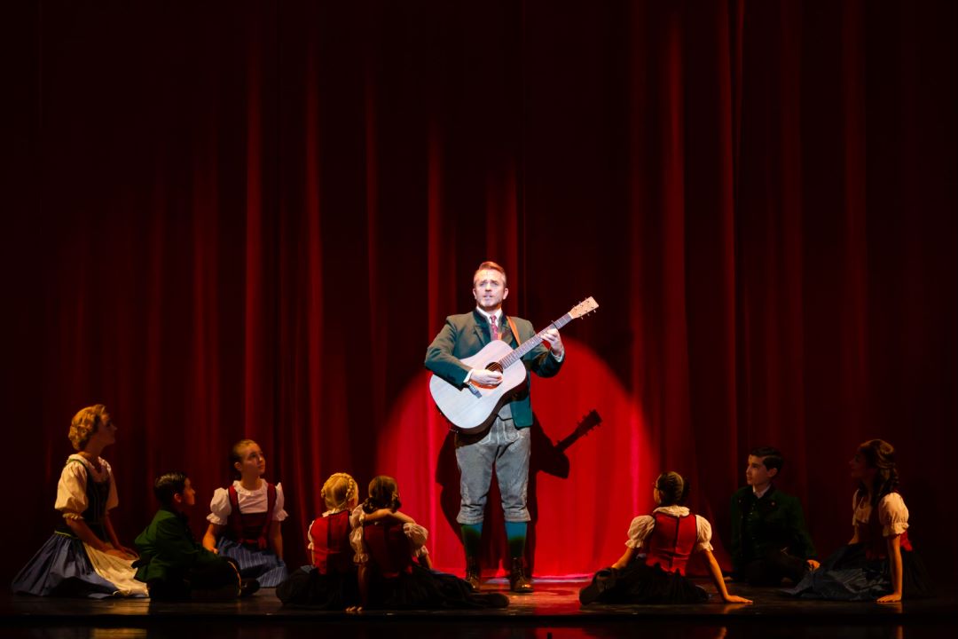 百老汇原版音乐剧《音乐之声》昨在沪首演,将持续上演23场|音乐剧_新