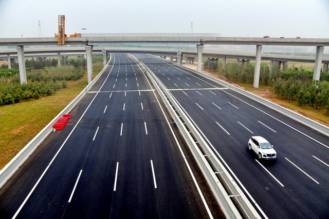 图为京雄高速公路.摄影/章轲