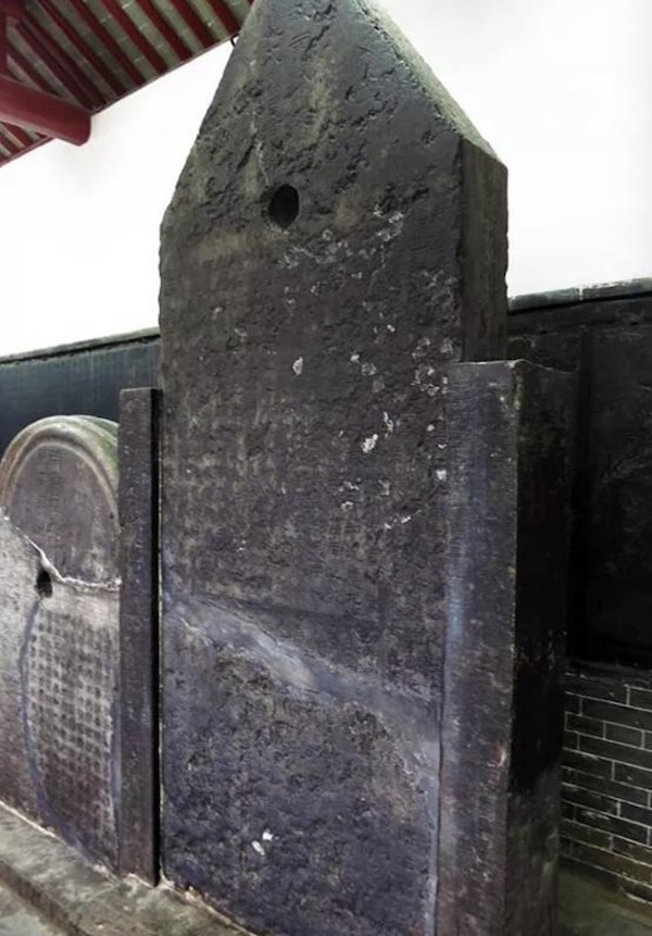 《鲁峻碑》(东汉灵帝熹平二年,173)现存山东省济宁市博物馆汉碑陈列室