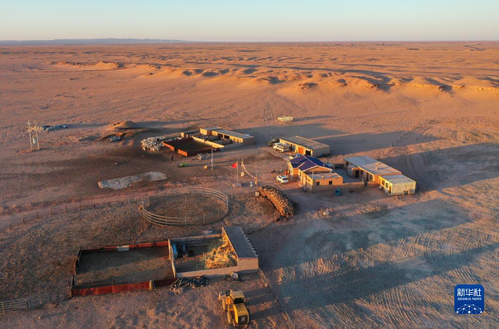 距离中蒙边境线仅10余公里——这是牧民朝勒门格尔勒一家人居住的位置