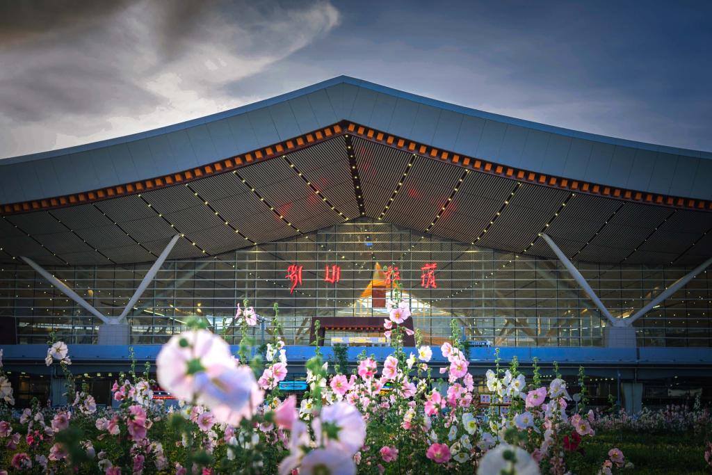 拉萨贡嘎国际机场t3航站楼外景.(白玛顿珠 摄)