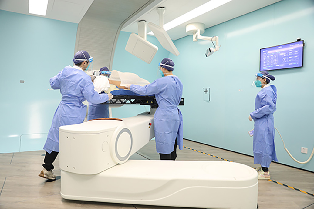 瑞金医院参与研发的国产首台质子治疗装置