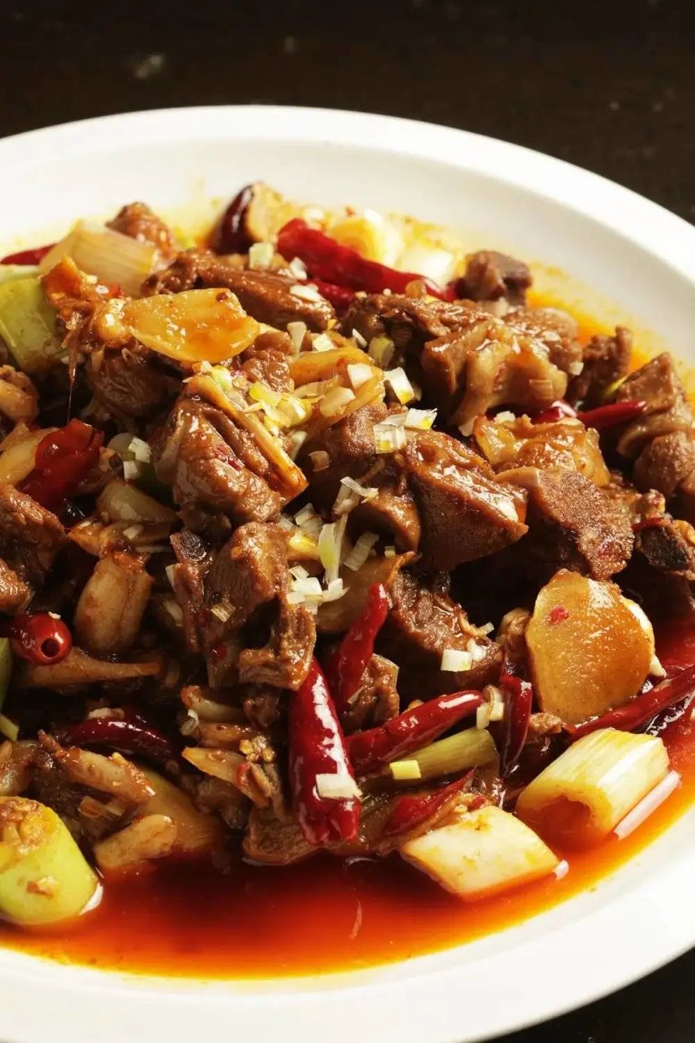 红彤彤的爆炒羊羔肉,挑逗每个食客的味蕾