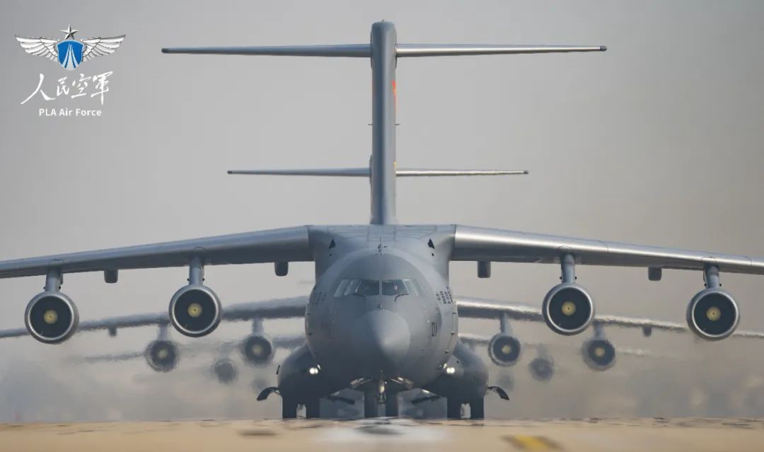 运-20飞机开展大规模出动演练.