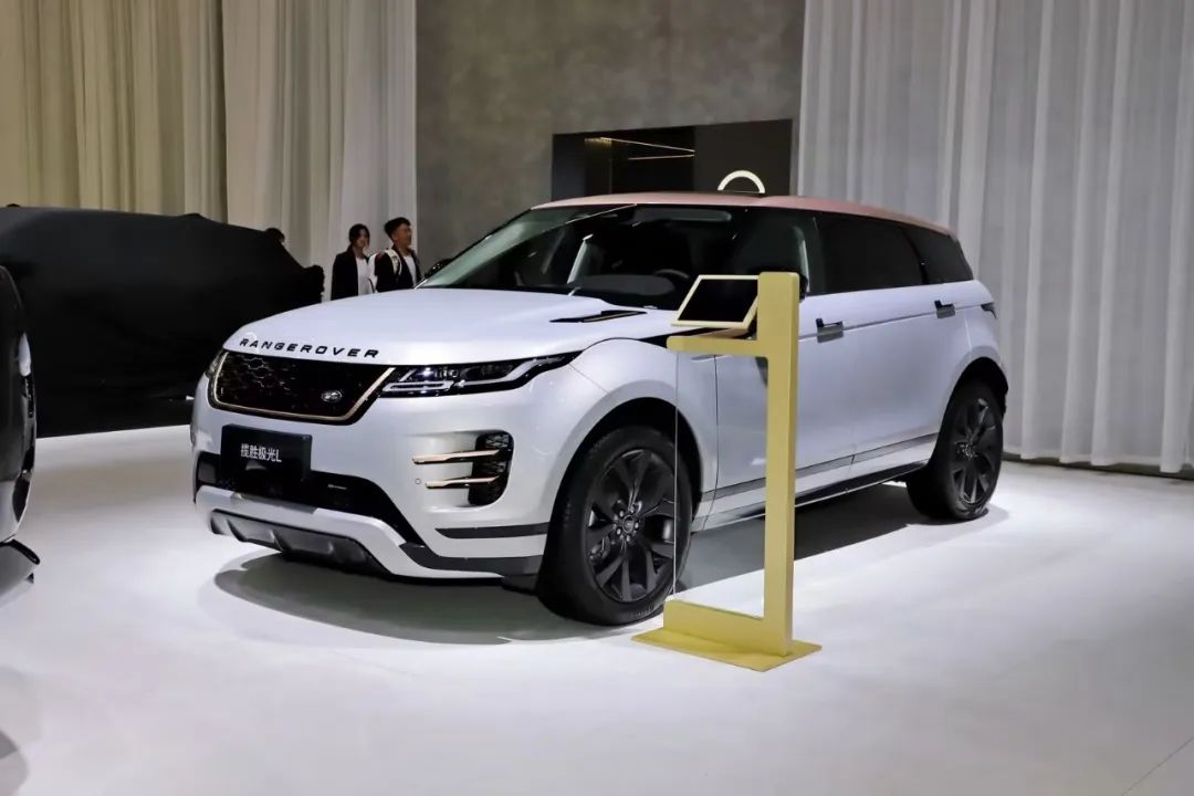 30万买路虎全系20t9at四驱3块大屏值