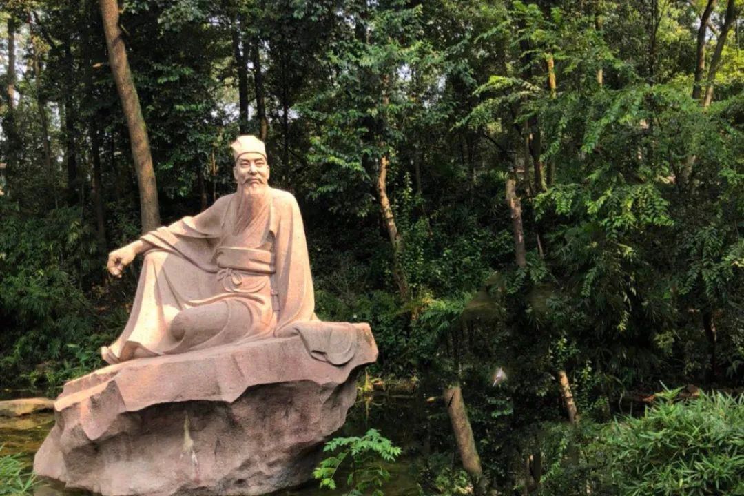 四川省眉山市三苏祠中的苏轼雕像.图 | 谢芳 瞭望智库