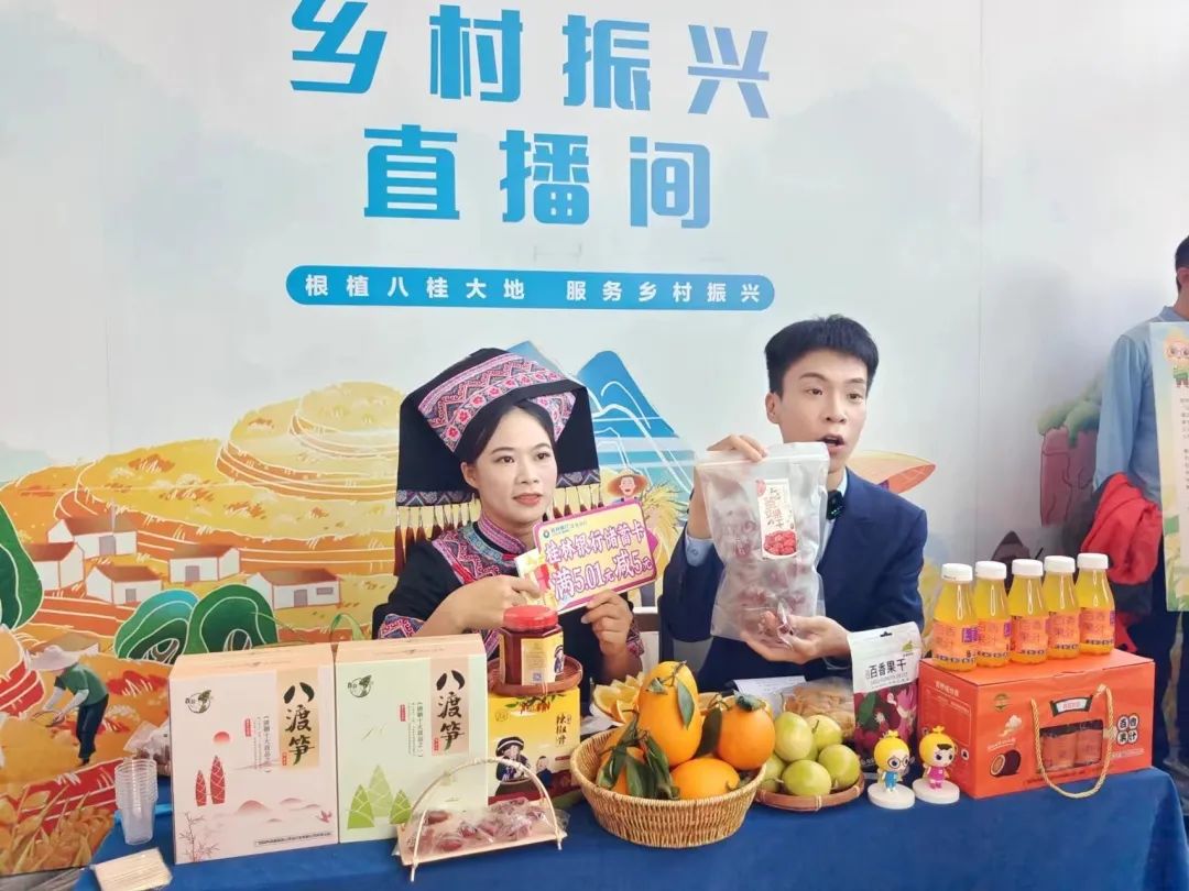 乡村振兴直播间.记者 李良 摄